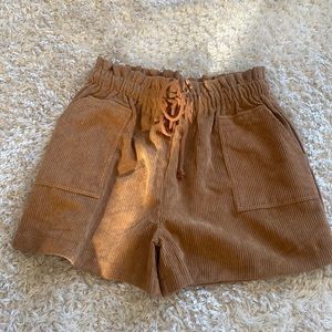 Loose fit corduroy shorts, drawstring waist adjustable